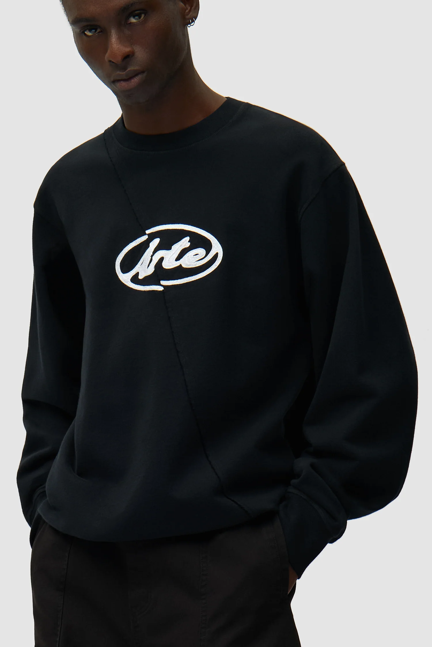 Circle Logo Embroidery Sweater - Black - Image 7