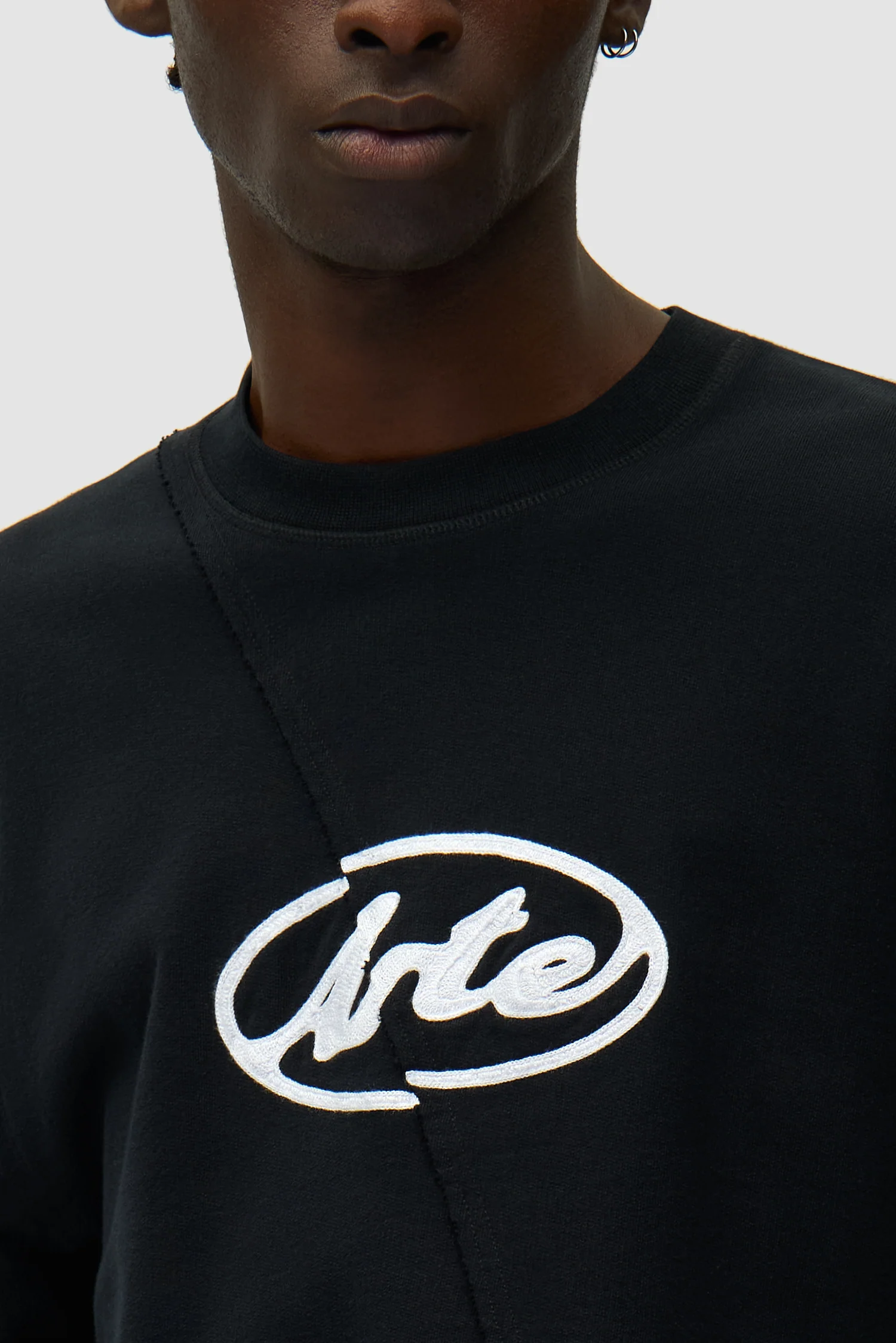 Circle Logo Embroidery Sweater - Black - Image 8