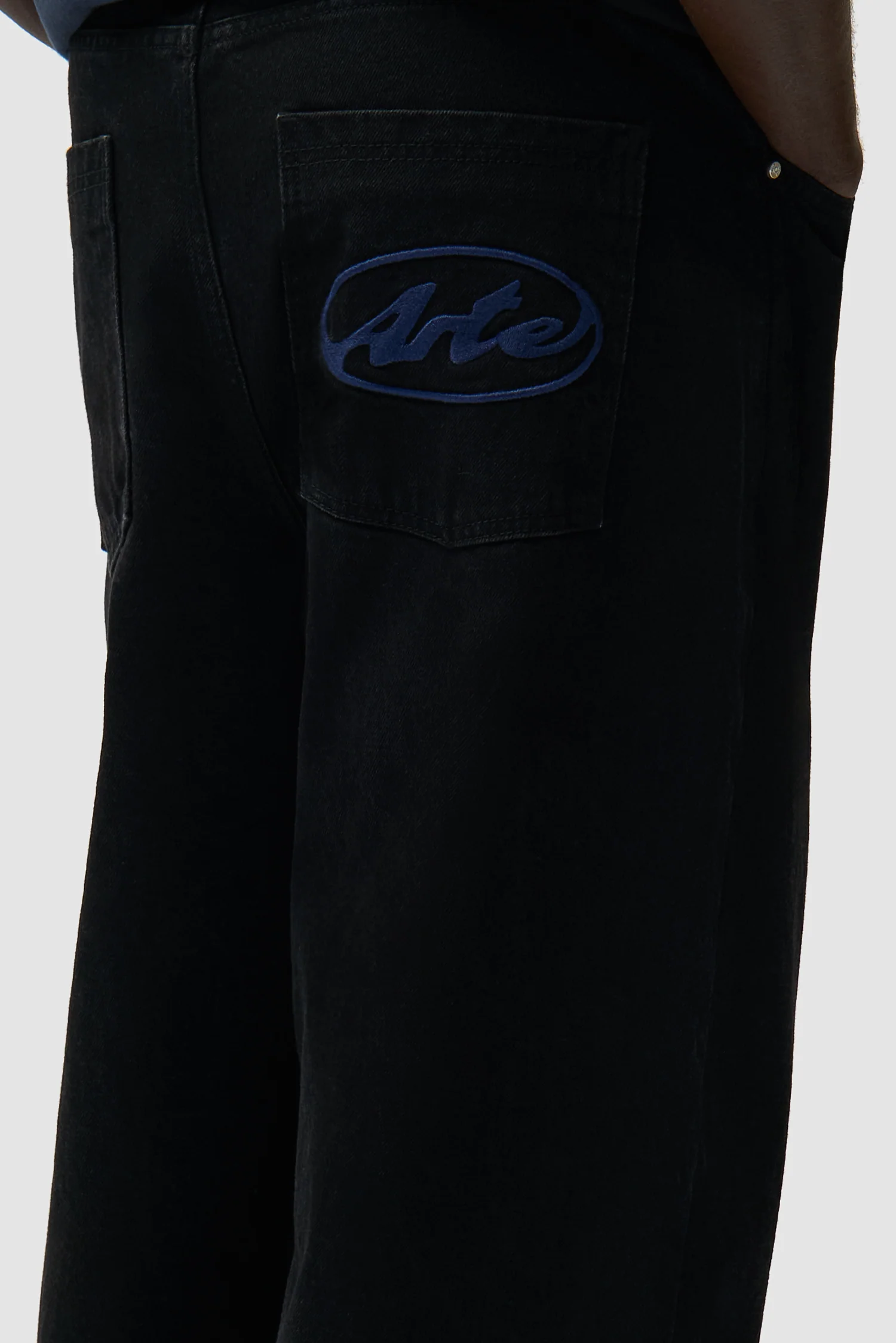 Circle Logo Pocket Pants - Black - Image 8