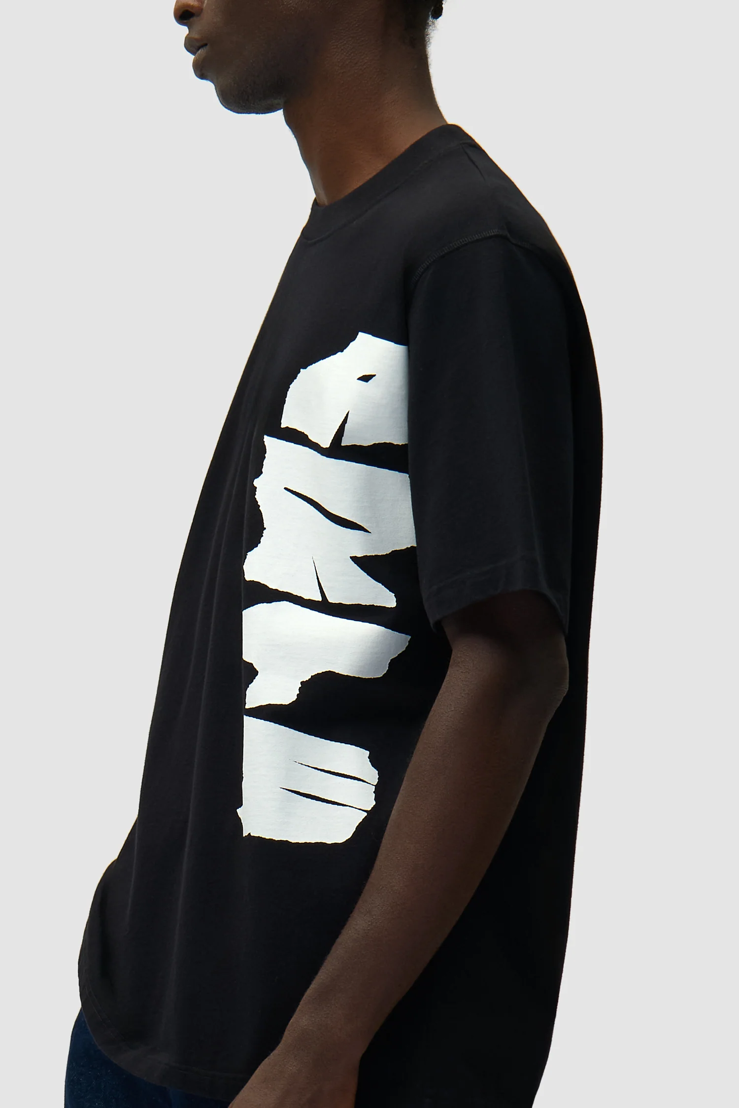 Side Logo T-shirt - Black - Image 7